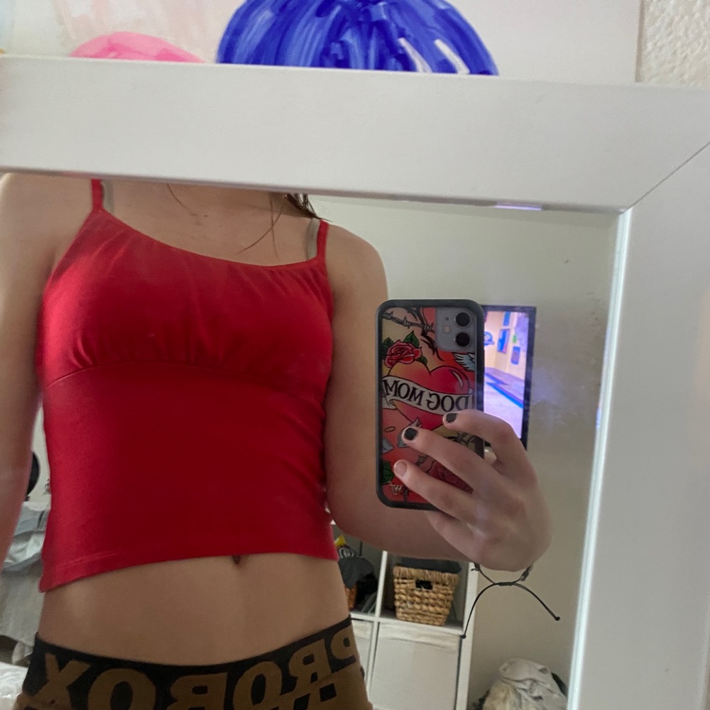 Q&A Red Tank - Picture 5 of 5